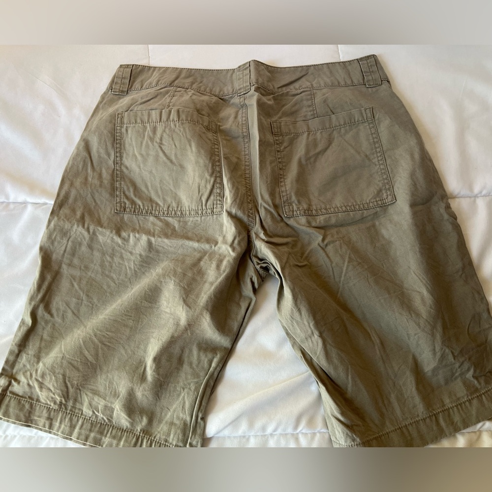 Women’s Old Navy Khaki Cotton Bermuda Shorts - Picture 2 of 4